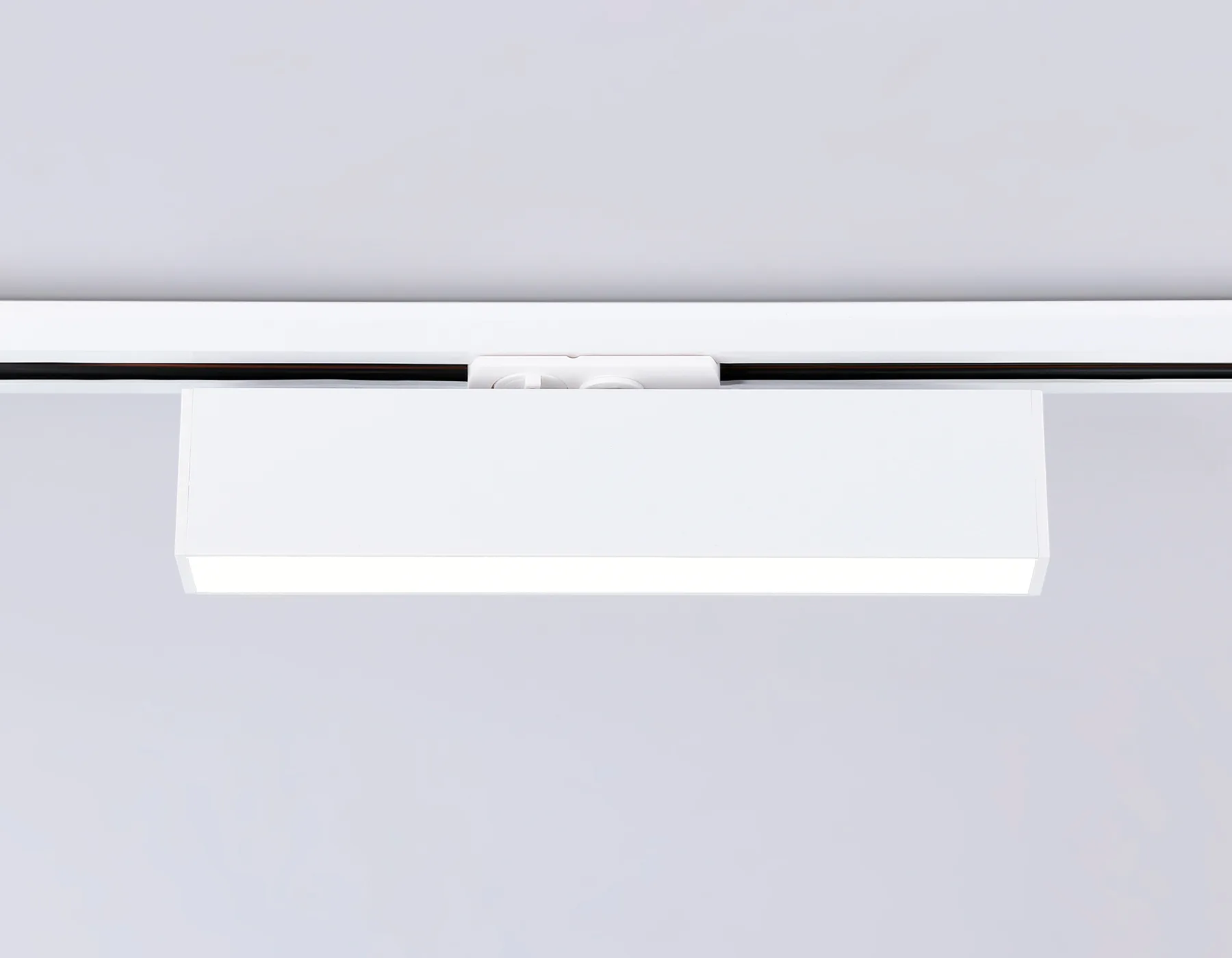 Трековый линейный светильник 4000K 12Вт 120° GL6763 WH белый LED 12W 4200K 300*22*48 Ambrella Light 9