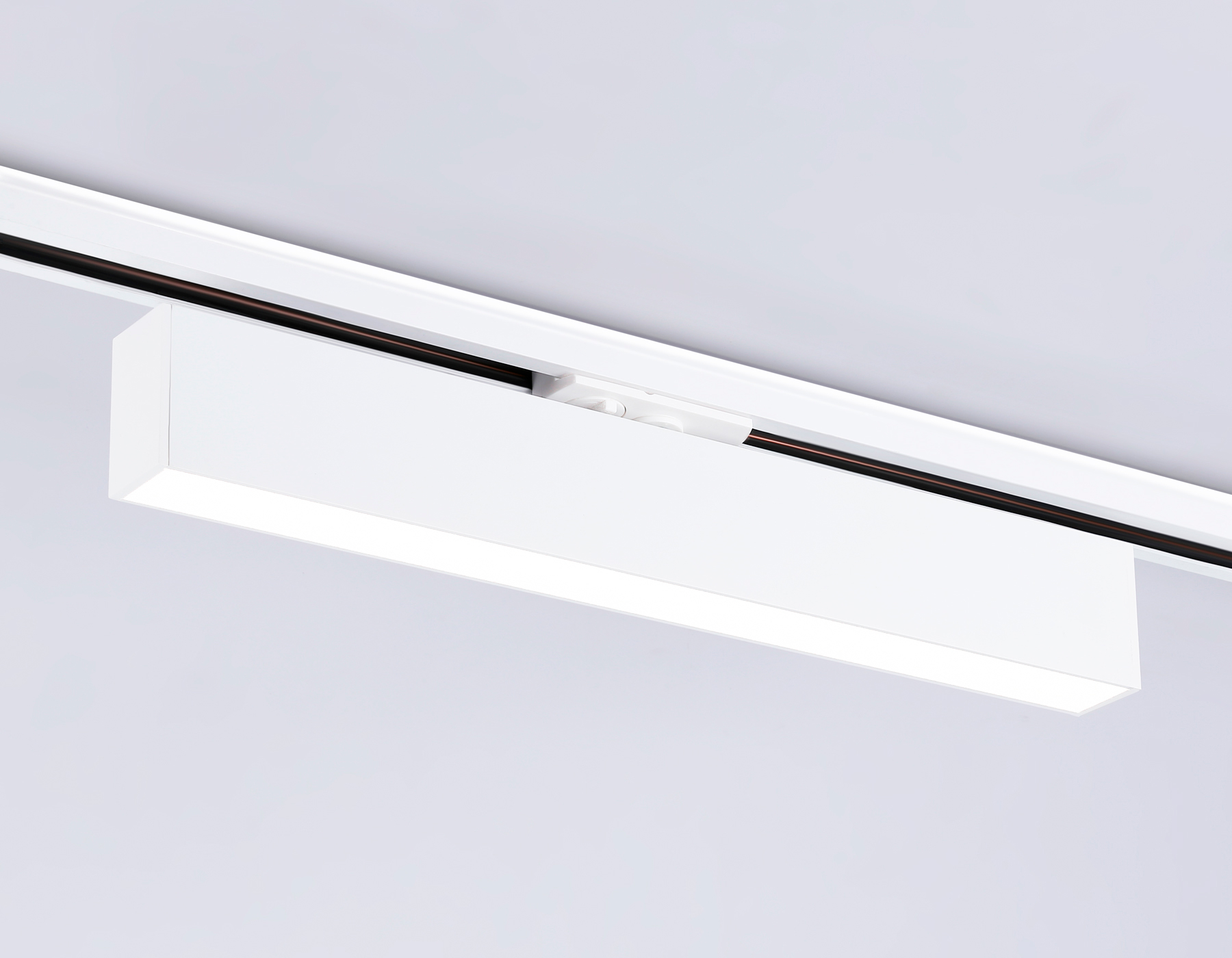 Трековый однофазный светодиодный светильник GL6772 WH белый LED 24W 4200K 600*22*48 Ambrella Light 13