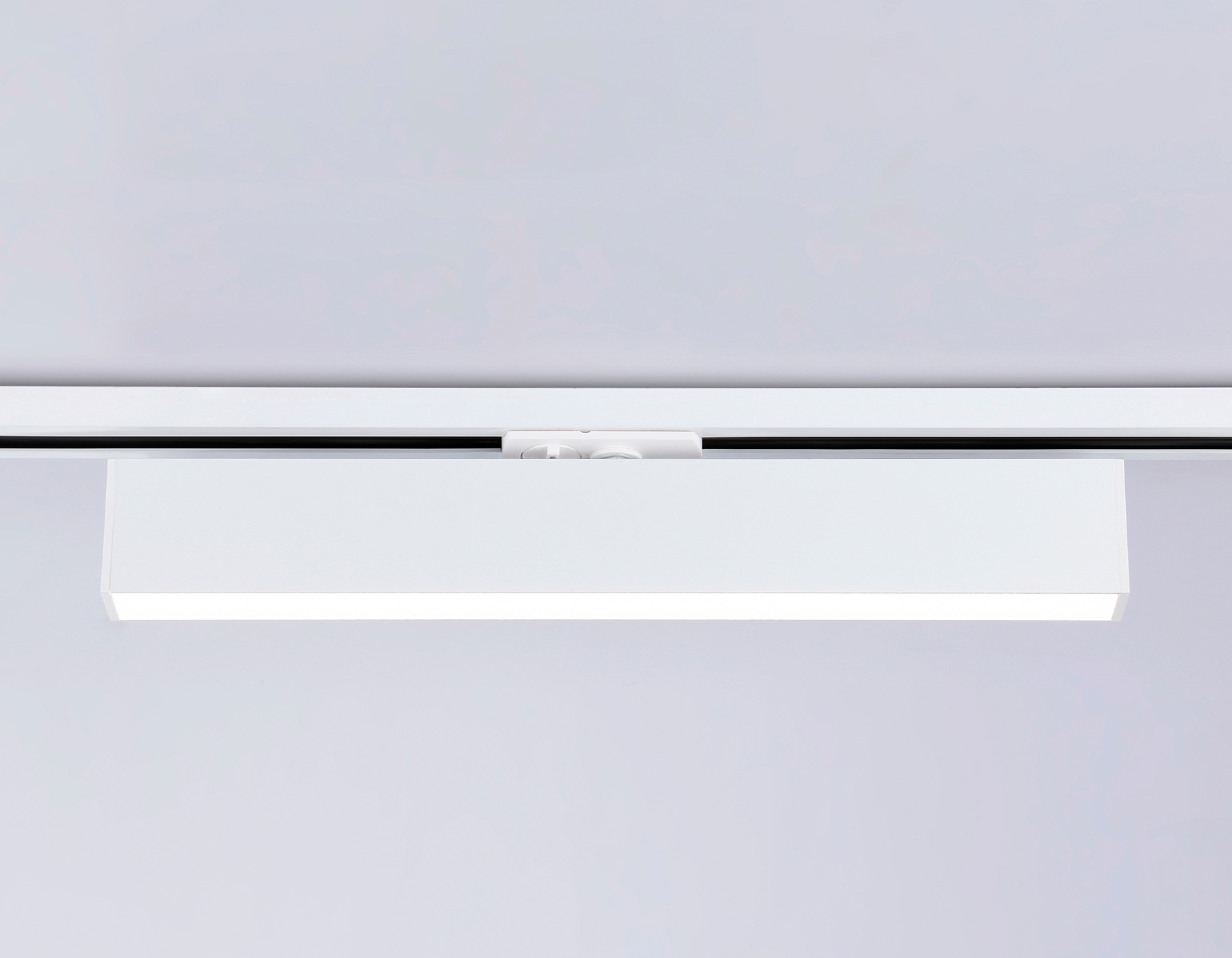Трековый однофазный светодиодный светильник GL6772 WH белый LED 24W 4200K 600*22*48 Ambrella Light 14