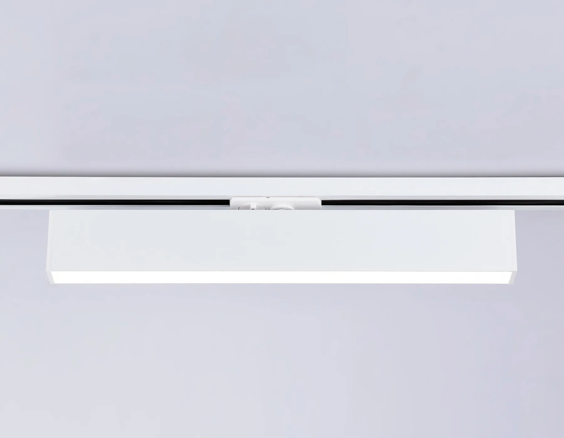 Трековый линейный светильник 4000K 24Вт 120° GL6772 WH белый LED 24W 4200K 600*22*48 Ambrella Light 9