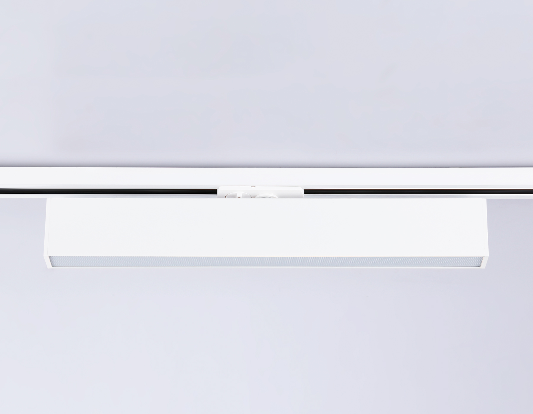 Трековый однофазный светодиодный светильник GL6772 WH белый LED 24W 4200K 600*22*48 Ambrella Light 15
