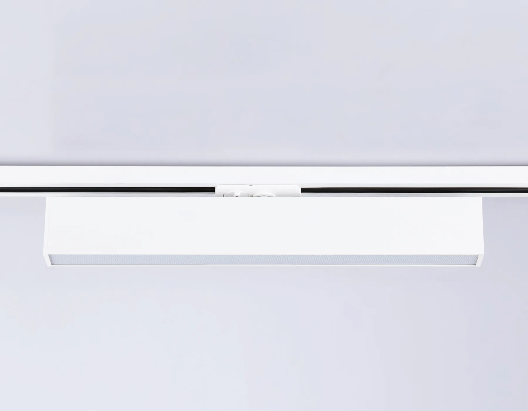 Трековый линейный светильник 4000K 24Вт 120° GL6772 WH белый LED 24W 4200K 600*22*48 Ambrella Light 10