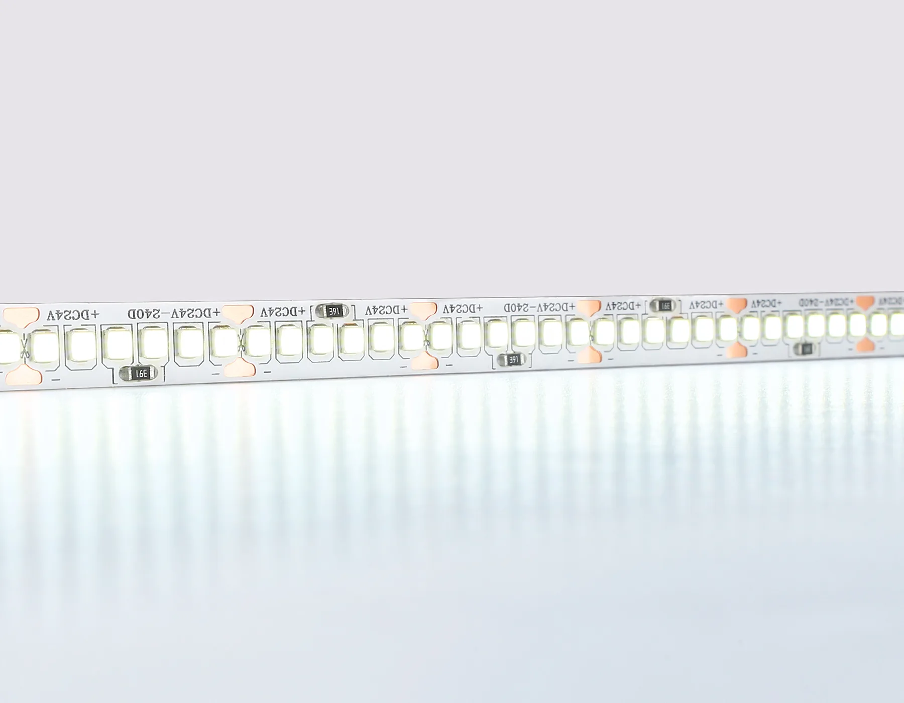 Светодиодная лента 24В 2835 240Led 18Вт/м 6500K IP20 5м GS3303 2835 240Led/ 18W m/ 24V IP20 6500K/ 5000*10*1.2mm (2 конт.) Ambrella Light 9