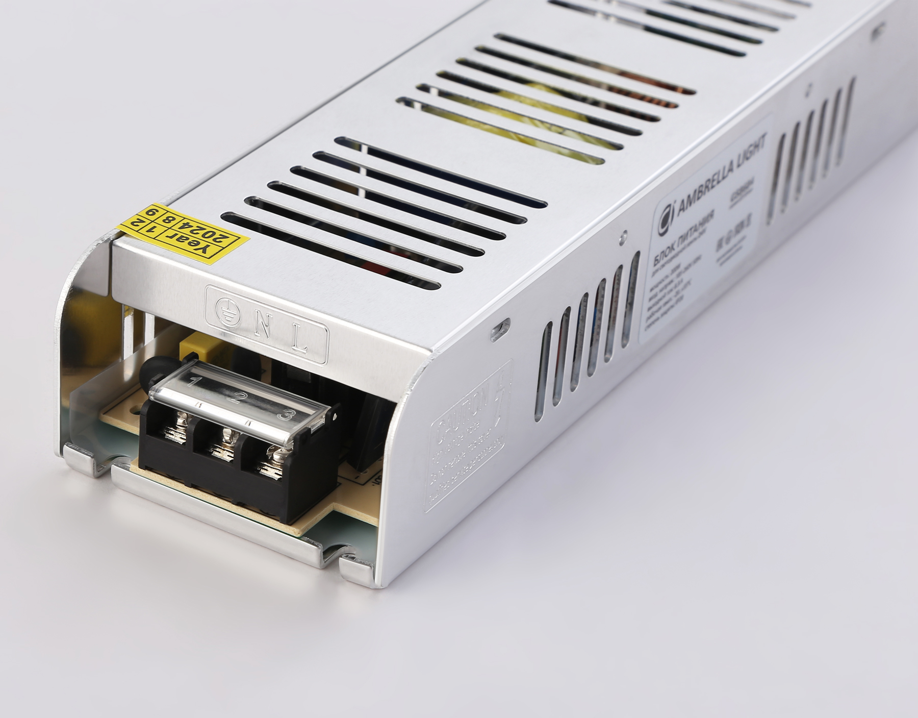 Блок питания с EMC для светодиодной ленты 24V 200W 8,3A IP20 185-260V 223*67*40 GS8684 GS8684 блок питания 24V 200W 8.3A IP20 185-260V EMC 223*67*40 Ambrella Light 7