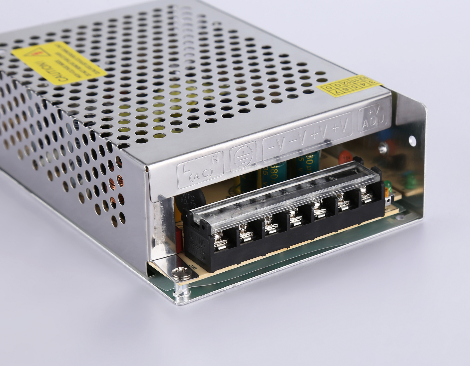 Блок питания для светодиодной ленты 24V 100W 4.2A IP20 90-260V 110*78*37 GS9604 GS9604 блок питания 24V 100W 4.2A IP20 90-260V 110*78*37 Ambrella Light 6