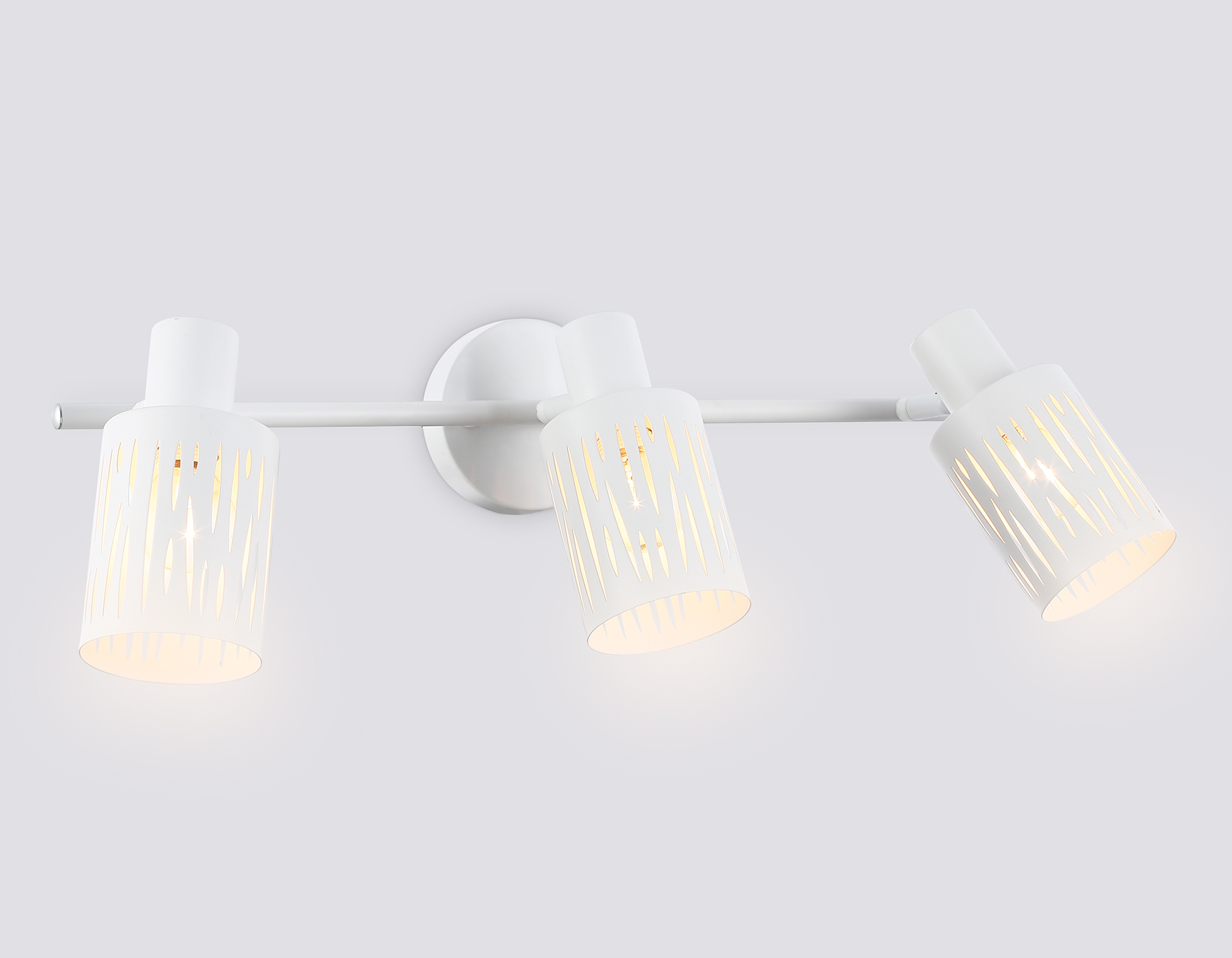 Настенно-потолочный спот в стиле лофт TR8665/3 WH белый E14/3 max 60W 560*100*190 Ambrella Light 8